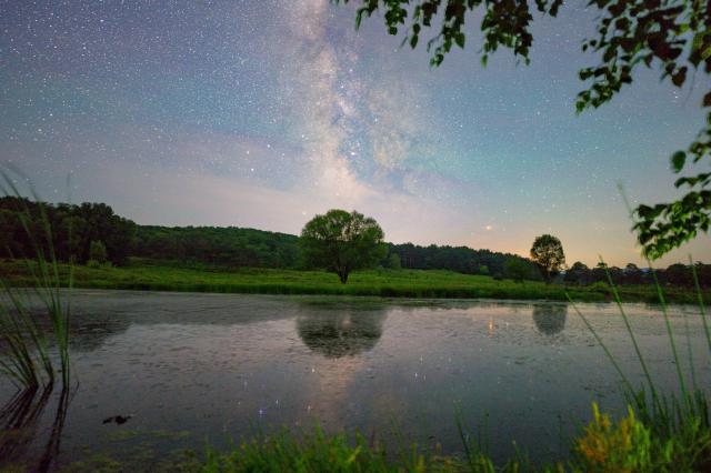 (260721) -- QIQIHAR, July 21, 2026 (Xinhua) -- This stack composite photo taken on July 17, 2026 shows the Milky Way above Acheng District of Harbin, northeast China's Heilongjiang Province. (Photo by Liu Dapeng/Xinhua)