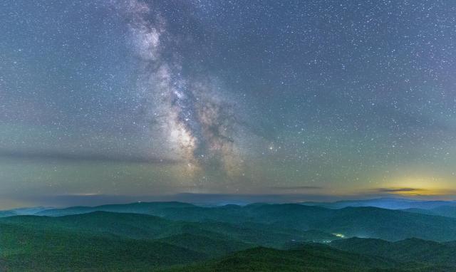 (260721) -- QIQIHAR, July 21, 2026 (Xinhua) -- This photo taken on July 13, 2026 shows the Milky Way above Yichun, northeast China's Heilongjiang Province. (Photo by Chen Zhiguo/Xinhua)