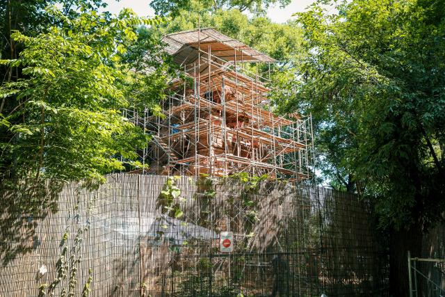 (260721) -- SIEM REAP, July 21, 2026 (Xinhua) -- This photo taken on July 10, 2026 shows the restoration site of a Bakong temple's tower in Siem Reap province, Cambodia. Archaeologists are restoring the millennium-old brick towers of Bakong temple in Cambodia's Angkor Archaeological Park, the APSARA National Authority (ANA) said on Tuesday. (ANA/Handout via Xinhua)