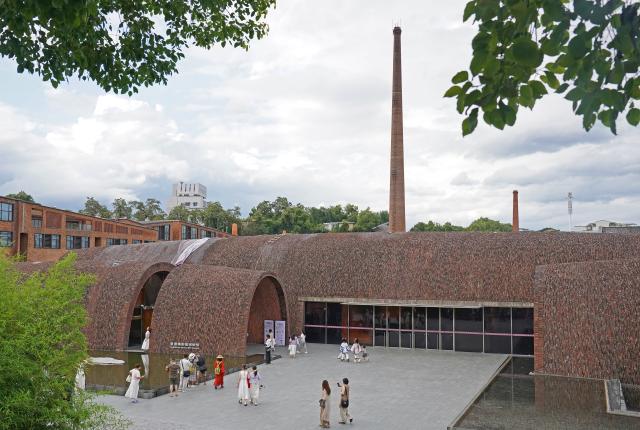 (260721) -- JINGDEZHEN, July 21, 2026 (Xinhua) -- Tourists visit the Jingdezhen Imperial Kiln Institute in Jingdezhen, east China's Jiangxi Province, July 7, 2026. Featuring various museums, hands-on porcelain-making experiences, diverse ceramic art installations, and a slow-paced lifestyle, Jingdezhen has become a trendy destination for young tourists during the summer vacation. (Xinhua/Wan Xiang)