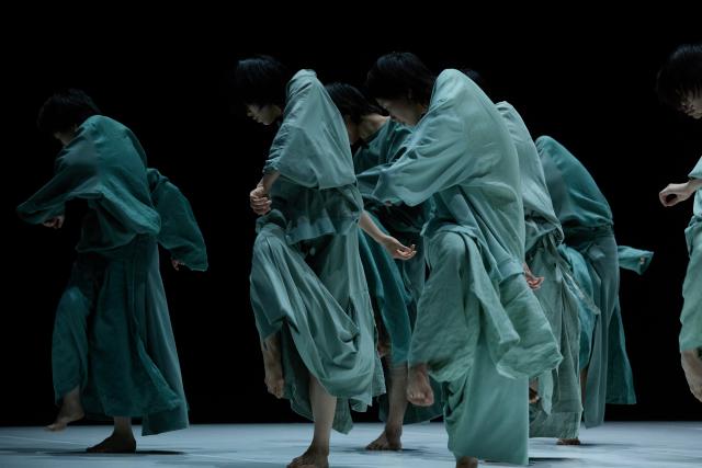 (260721) -- VIENNA, July 21, 2026 (Xinhua) -- Dancers from China's TAO Dance Theater perform during the Vienna International Dance Festival in Vienna, Austria, July 20, 2026. (Photo by Fan Xi/Xinhua)