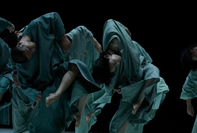 (260721) -- VIENNA, July 21, 2026 (Xinhua) -- Dancers from China's TAO Dance Theater perform during the Vienna International Dance Festival in Vienna, Austria, July 20, 2026. (Photo by Fan Xi/Xinhua)