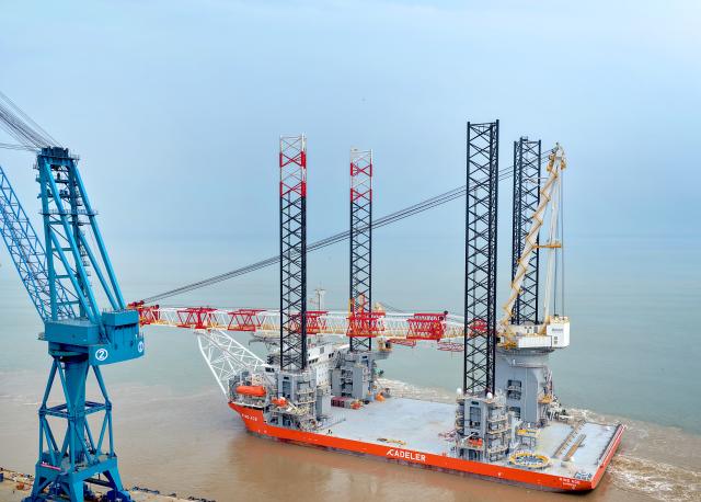 (260721) -- QIDONG, July 21, 2026 (Xinhua) -- A drone photo taken on July 21, 2026 shows the NG20000 wind turbine installation vessel "Fengsheng" being officially delivered and setting sail in Qidong, east China's Jiangsu Province.
  A vessel customized by COSCO Shipping (Qidong) Offshore Co., Ltd. for a Danish shipping company was officially delivered and set sail on Tuesday. 
  The vessel features a super-large deck of over 5,600 square meters, a payload of 17,600 tonnes, and a main crane lifting capacity of more than 3,300 tonnes. It is capable of installing wind turbines of 20 megawatts and above. (Photo by Xu Congjun/Xinhua)