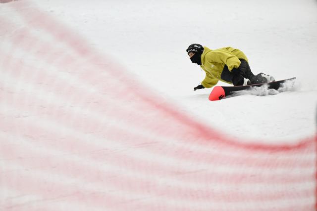 (260722) -- BEIJING, July 22, 2026 (Xinhua) -- A visitor skis at an indoor ski resort in Shijiazhuang, north China's Hebei Province, July 21, 2026. The city of Shijiazhuang has been focusing on developing its ice-and-snow economy during summers in recent years. A number of indoor ski resorts across the city have rolled out consumption subsidies and hosted professional competitions to develop a heat-relief business model. (Photo by Chen Qibao/Xinhua)