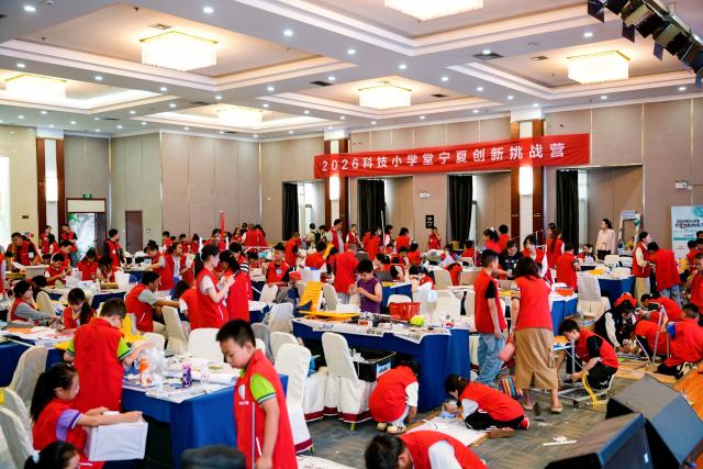 (260722) -- YINCHUAN, July 22, 2026 (Xinhua) -- This photo taken on July 11, 2026 shows a scene of an innovation competition under the Tech Little Classroom initiative in Yinchuan, northwest China's Ningxia Hui Autonomous Region. TO GO WITH "China Focus: From sand to sensors: How a tech initiative is bridging rural China's education gap" (Xinhua)