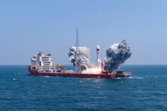 (260722) -- SHANGHAI, July 22, 2026 (Xinhua) -- A Gravity-1 carrier rocket carrying nine satellites blasts off from waters off the coast of Shanghai, east China, July 22, 2026. The Taiyuan Satellite Launch Center launched the commercial rocket at 10:54 a.m. (Beijing Time), placing nine satellites into their designated orbits. (Xinhua)