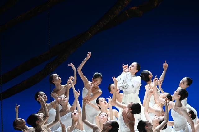 (260722) -- BEIJING, July 22, 2026 (Xinhua) -- Artists of the National Ballet of China perform during a dressed rehearsal of "The Peony Pavilion" in Beijing, capital of China, July 21, 2026. The ballet drama is officially staged here from July 22 to 26. (Xinhua/Jin Liangkuai)