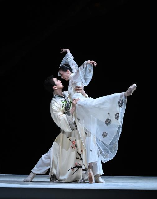 (260722) -- BEIJING, July 22, 2026 (Xinhua) -- Artists of the National Ballet of China perform during a dressed rehearsal of "The Peony Pavilion" in Beijing, capital of China, July 21, 2026. The ballet drama is officially staged here from July 22 to 26. (Xinhua/Jin Liangkuai)
