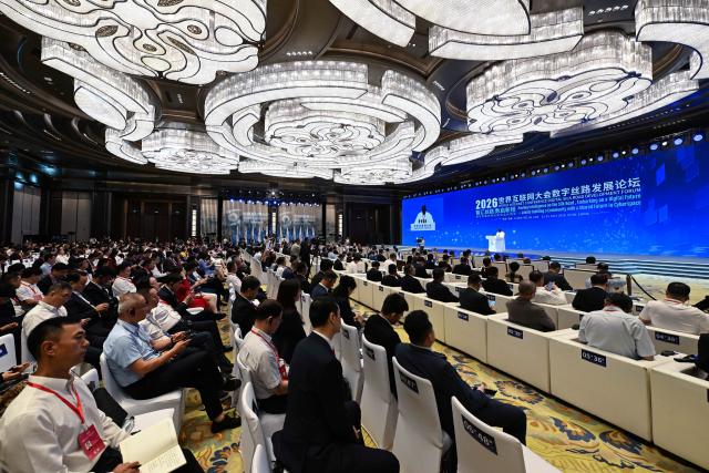 (260722) -- XI'AN, July 22, 2026 (Xinhua) -- This photo taken on July 22, 2026 shows a scene of the opening ceremony of the 2026 World Internet Conference Digital Silk Road Development Forum in Xi'an, northwest China's Shaanxi Province. Themed on "Pooling Intelligence on the Silk Road, Embarking on a Digital Future -- Jointly Building a Community with a Shared Future in Cyberspace," the forum opened here on Wednesday, and attracted approximately 800 participants from over 50 countries and regions, as well as seven international organizations. (Xinhua/Zou Jingyi)