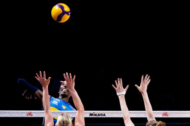 (260722) -- MACAO, July 22, 2026 (Xinhua) -- Paola Ogechi Egonu of Italy competes during the quarterfinal between Italy and the Netherlands at the Women's Volleyball Nations League (VNL) 2026 Finals in Macao, south China, July 22, 2026. (Xinhua/Cheong Kam Ka)