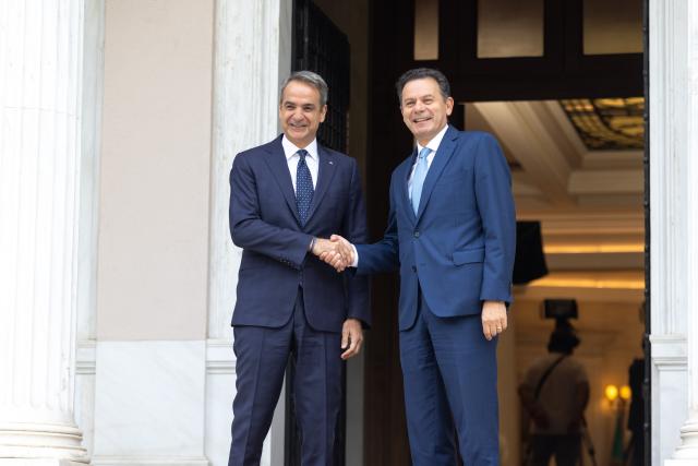 (260722) -- ATHENS, July 22, 2026 (Xinhua) -- Greek Prime Minister Kyriakos Mitsotakis (L) meets with visiting Portuguese Prime Minister Luis Montenegro in Athens, Greece, July 22, 2026.
  Greece and Portugal agreed on Wednesday to strengthen cooperation in firefighting, civil protection and disaster response as both countries face growing challenges from climate change. (Photo by Lefteris Partsalis/Xinhua)