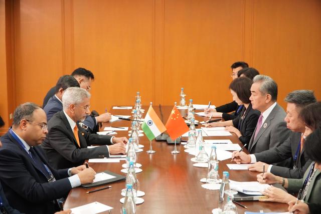 (260722) -- MANILA, July 22, 2026 (Xinhua) -- Chinese Foreign Minister Wang Yi, also a member of the Political Bureau of the Communist Party of China Central Committee, meets with Indian External Affairs Minister Subrahmanyam Jaishankar in Manila, the Philippines, July 22, 2026. (Xinhua/Guo Yige)
