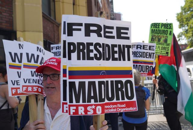 (260722) -- NEW YORK, July 22, 2026 (Xinhua) -- Supporters of Venezuelan President Nicolas Maduro protest outside a courthouse in New York, the United States, July 22, 2026. Venezuelan President Nicolas Maduro and his wife Cilia Flores will go on trial starting on June 1, 2027, a U.S. judge ruled on Wednesday.
The couple, who pleaded not guilty to drug trafficking and firearms charges, made their third appearance in a New York court after the forcible seizure by U.S. troops in a military raid in early January. (Xinhua/Zhang Fengguo)