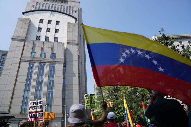 (260722) -- NEW YORK, July 22, 2026 (Xinhua) -- Supporters of Venezuelan President Nicolas Maduro protest outside a courthouse in New York, the United States, July 22, 2026. Venezuelan President Nicolas Maduro and his wife Cilia Flores will go on trial starting on June 1, 2027, a U.S. judge ruled on Wednesday.
The couple, who pleaded not guilty to drug trafficking and firearms charges, made their third appearance in a New York court after the forcible seizure by U.S. troops in a military raid in early January. (Xinhua/Zhang Fengguo)