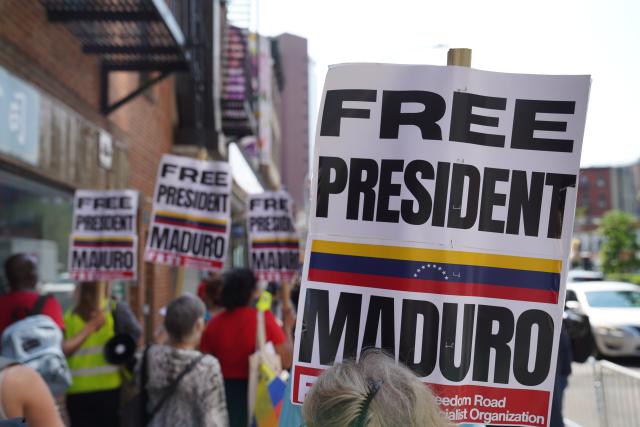 (260722) -- NEW YORK, July 22, 2026 (Xinhua) -- Supporters of Venezuelan President Nicolas Maduro protest outside a courthouse in New York, the United States, July 22, 2026. Venezuelan President Nicolas Maduro and his wife Cilia Flores will go on trial starting on June 1, 2027, a U.S. judge ruled on Wednesday.
The couple, who pleaded not guilty to drug trafficking and firearms charges, made their third appearance in a New York court after the forcible seizure by U.S. troops in a military raid in early January. (Xinhua/Zhang Fengguo)