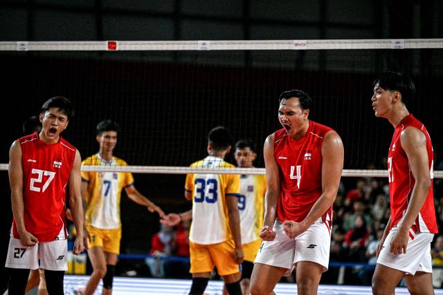 (260723) -- JAKARTA, July 23, 2026 (Xinhua) -- Players of Indonesia react after scoring during the Pool A match between Indonesia and Cambodia at the 2026 Men's SEA Volleyball Cup Second Leg at Velodrome Stadium in Jakarta, Indonesia, July 22, 2026. (Xinhua/Agung Kuncahya B.)