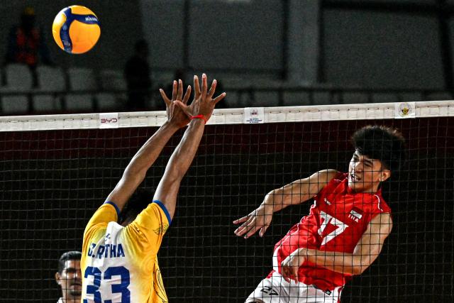 (260723) -- JAKARTA, July 23, 2026 (Xinhua) -- Alfin Daniel Pratama (R) of Indonesia spikes the ball during the Pool A match between Indonesia and Cambodia at the 2026 Men's SEA Volleyball Cup Second Leg at Velodrome Stadium in Jakarta, Indonesia, July 22, 2026. (Xinhua/Agung Kuncahya B.)