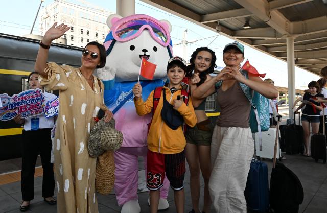 (260723) -- BEIJING, July 23, 2026 (Xinhua) -- Arriving Russian tourists pose for a group photo at Suifenhe Railway Station in Suifenhe, northeast China's Heilongjiang Province, July 17, 2026. (Photo by Li Xuebin/Xinhua)