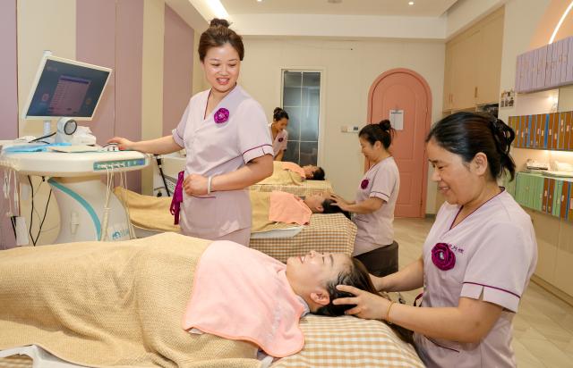 (260723) -- JINAN, July 23, 2026 (Xinhua) -- Staff members of domestic services provide postpartum care for customers in Tengzhou City, east China's Shandong Province, July 21, 2026. A number of domestic services brands have emerged in Shandong in recent years, offering widely ranging services such as eldercare, maternity care, and in-home caregiving. (Photo by Song Haicun/Xinhua)