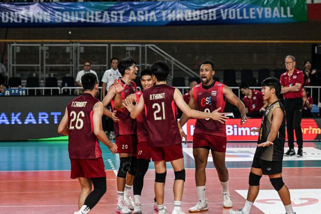 (260723) -- JAKARTA, July 23, 2026 (Xinhua) -- Players of Thailand react after scoring during the Pool B match between Vietnam and Thailand at the 2026 Men's SEA Volleyball Cup Second Leg at Velodrome Stadium in Jakarta, Indonesia, July 23, 2026. (Xinhua/Agung Kuncahya B.)