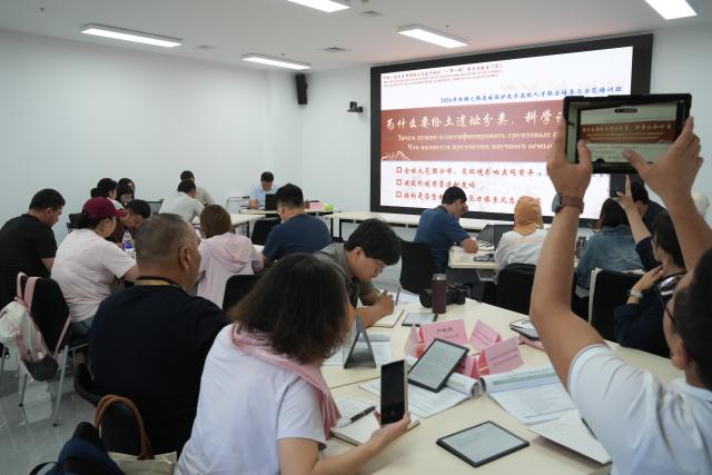 (260723) -- DUNHUANG, July 23, 2026 (Xinhua) -- Trainees of the 2026 international training program on Silk Road heritage conservation attend a lecture in Dunhuang, northwest China's Gansu Province, July 21, 2026. TO GO WITH "China Focus: Retracing Silk Road, young researchers gather to protect shared heritage" (Xinhua/Ma Sha)