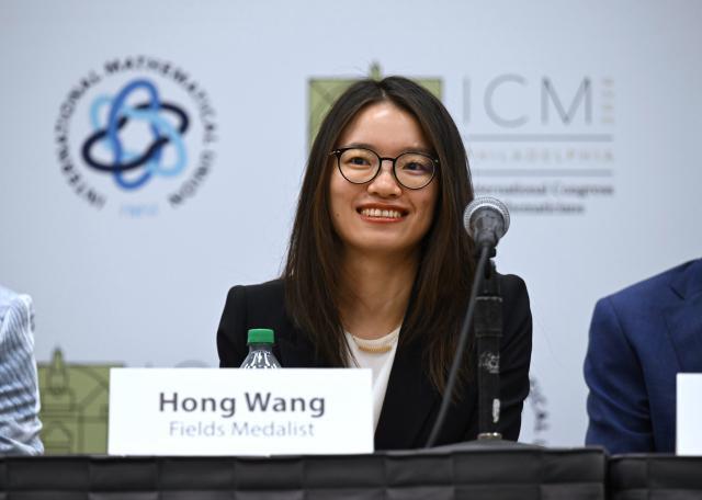 (260723) -- PHILADELPHIA, July 23, 2026 (Xinhua) -- Chinese mathematician Wang Hong attends a press conference after the opening ceremony of the 2026 International Congress of Mathematicians in Philadelphia, the United States, July 23, 2026. Chinese mathematicians Deng Yu and Wang Hong were awarded the Fields Medals at the opening ceremony of the 2026 International Congress of Mathematicians held here on Thursday, marking the first time Chinese mathematicians have won the prestigious honor. The other recipients of the 2026 Fields Medals are American John Pardon and Canada's Jacob Tsimerman. (Xinhua/Li Rui)