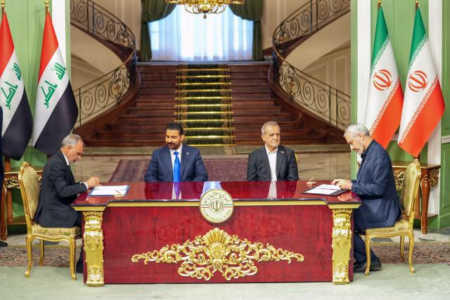 (260723) -- TEHRAN, July 23, 2026 (Xinhua) -- Iranian President Masoud Pezeshkian (2nd R) and visiting Iraqi Prime Minister Ali al-Zaidi (2nd L) attend a signing ceremony in Tehran, Iran, on July 23, 2026. (Iraqi Prime Minister Media Office/Handout via Xinhua)