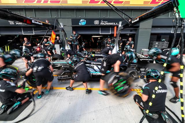 (260724) -- MOGYOROD, July 24, 2026 (Xinhua) -- Mechanics and technicians prepare for the race during the media day of the Formula One Hungarian Grand Prix at the Hungaroring in Mogyorod, near Budapest, Hungary, July 23, 2026. (Photo by David Balogh/Xinhua)