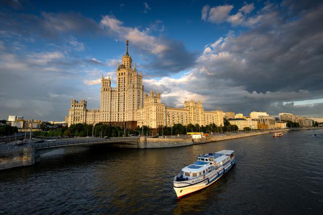 (260724) -- MOSCOW, July 24, 2026 (Xinhua) -- This photo taken on July 23, 2026 shows the Kotelnicheskaya Embankment Building at sunset in Moscow, Russia. (Xinhua/Feng Kaihua)
