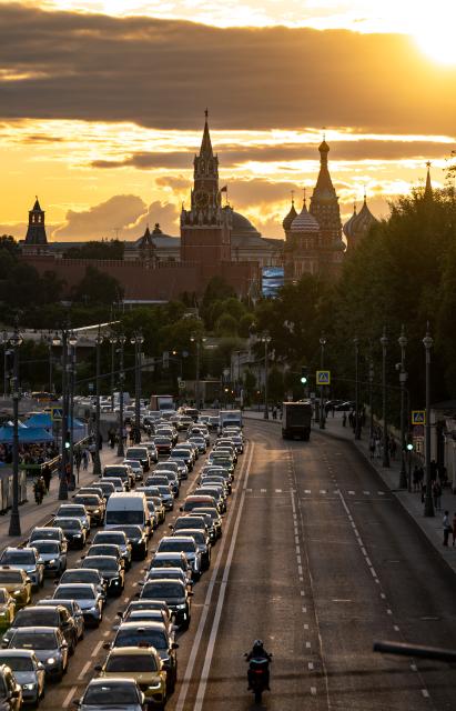 (260724) -- MOSCOW, July 24, 2026 (Xinhua) -- This photo taken on July 23, 2026 shows a scenery near the Red Square at sunset in Moscow, Russia. (Xinhua/Feng Kaihua)