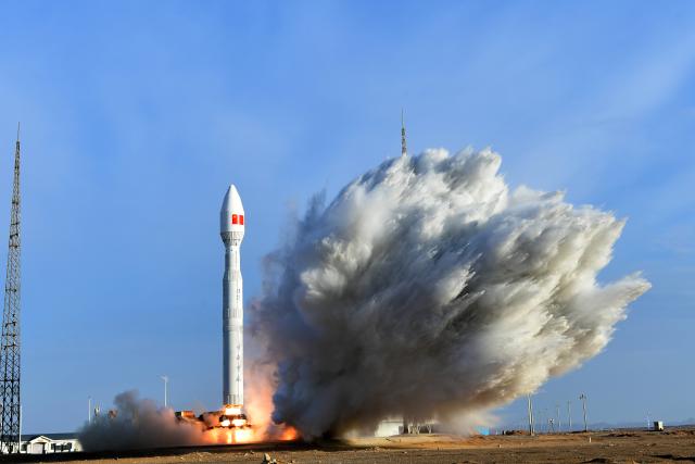 (260724) -- JIUQUAN, July 24, 2026 (Xinhua) -- A Lijian-1 Y15 carrier rocket carrying five satellites blasts off from the Dongfeng commercial space innovation pilot zone in northwest China, on July 24, 2026. The rocket lifted off at 7:33 a.m. (Beijing Time), successfully placing the satellites into their designated orbits. (Photo by Wang Jiangbo/Xinhua)