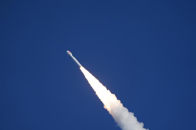 (260724) -- JIUQUAN, July 24, 2026 (Xinhua) -- A Lijian-1 Y15 carrier rocket carrying five satellites blasts off from the Dongfeng commercial space innovation pilot zone in northwest China, on July 24, 2026. The rocket lifted off at 7:33 a.m. (Beijing Time), successfully placing the satellites into their designated orbits. (Photo by Wang Jiangbo/Xinhua)