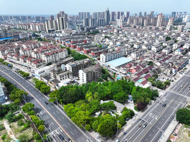 (260724) -- LANZHOU, July 24, 2026 (Xinhua) -- An aerial drone photo taken on June 5, 2026 shows a pocket park in Taizhou, east China's Jiangsu Province. (Xinhua/Ji Chunpeng)