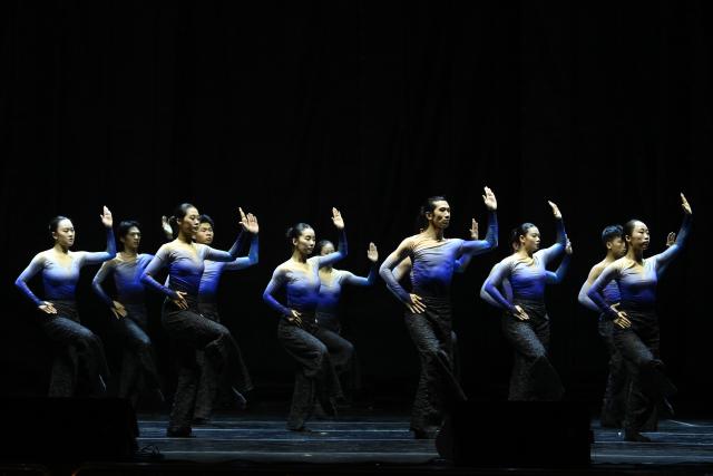 (260724) -- MOSCOW, July 24, 2026 (Xinhua) -- Artists from China perform the play "Never ending" during the 9th "Inspiration" International Arts Festival at the Exhibition of Achievements of National Economy in Moscow, Russia, on July 23, 2026. The 9th "Inspiration" International Arts Festival is held here from July 23 to 26. Artists from Russia, China, India and other countries will put on performances including music, drama and dance. (Photo by Alexander Zemlianichenko Jr/Xinhua)