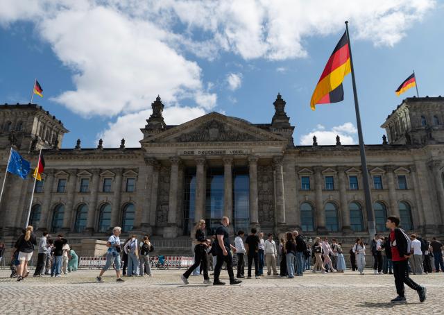 (260724) -- BERLIN, July 24, 2026 (Xinhua) -- Tourists visit the Reichstag building in Berlin, Germany, July 24, 2026. German Chancellor Friedrich Merz on Friday announced a major reshuffle of his cabinet, highlighted by the appointment of Nina Warken as the new Chancellery head and Carsten Linnemann as the health minister. (Xinhua/Zhang Haofu)