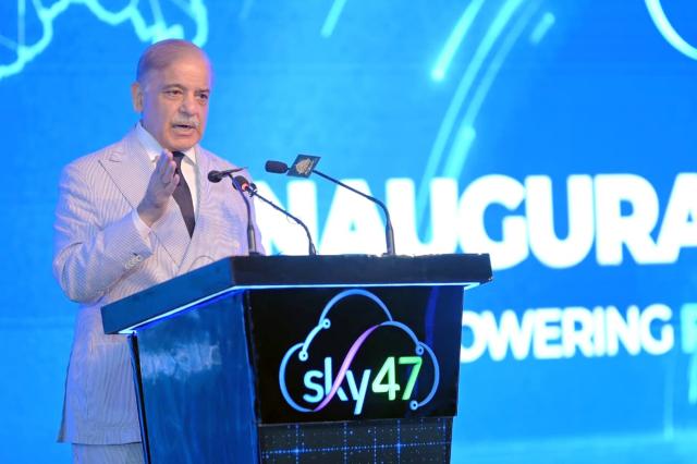 (260724) -- ISLAMABAD, July 24, 2026 (Xinhua) -- Pakistani Prime Minister Shehbaz Sharif addresses the inaugural ceremony of the country's largest data center and artificial intelligence (AI) cloud facility, in Islamabad, capital of Pakistan on July 24, 2026. Sharif inaugurated the country's largest data center and artificial intelligence (AI) cloud facility, Sky47 Karakoram One, here on Friday. (Prime Minister's Office/Handout via Xinhua)