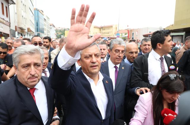 (260724) -- ANKARA, July 24, 2026 (Xinhua) -- Ozgur Ozel (2nd L, front) marches to the parliament building in Ankara, Türkiye, July 24, 2026. Ozgur Ozel, leader of Türkiye's biggest opposition party, the Republican People's Party (CHP), resigned on Friday to launch a new political party alongside 90 lawmakers, marking a major shift in the country's opposition landscape, Türkiye's Hurriyet newspaper reported. (Mustafa Kaya/Handout via Xinhua)