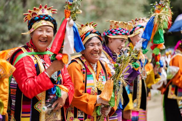 (260725) -- BEIJING, July 25, 2026 (Xinhua) -- Farmers dressed in traditional attire parade around a farmland during the Ongkor Festival at Tashi Chodan Community in Shannan, southwest China's Xizang Autonomous Region, July 24, 2026. The Tashi Chodan Community in Shannan celebrated the annual Ongkor Festival, a national intangible cultural heritage, on Friday. Local people paraded around the farmland to pray for a bumper harvest during the festival, whose specific date varies according to the ripening time of crops in different regions. (Xinhua/Tenzin Nyida)