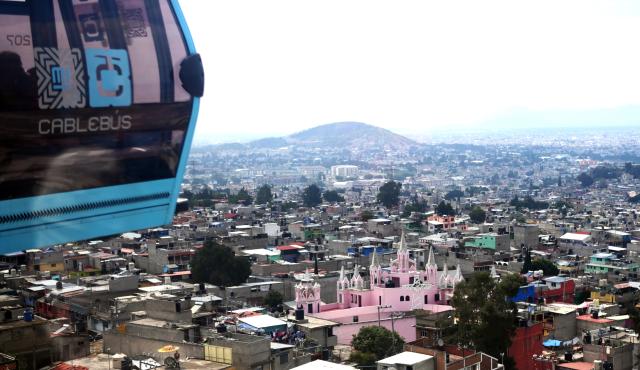 (260725) -- MEXICO CITY, July 25, 2026 (Xinhua) -- This photo taken on July 24, 2026 shows a cabin of cable car line 2 for mass transit in Mexico City, Mexico. Apart from serving the locals, this cable car line also turns out to be a tourist attraction here. (Xinhua/Zhang Lei)