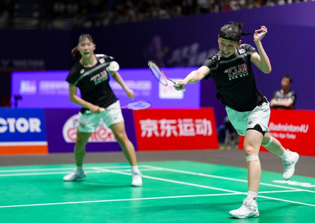 (260725) -- CHANGZHOU, July 25, 2026 (Xinhua) -- Baek Ha Na/Lee So Hee (R) compete during the women's doubles semifinal match between Liu Shengshu/Tan Ning of China and Baek Ha Na/Lee So Hee of South Korea at the 2026 China Open badminton tournament in Changzhou, east China's Jiangsu Province, July 25, 2026. (Xinhua/Sun Fei)
