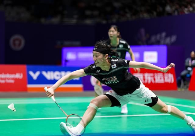 (260725) -- CHANGZHOU, July 25, 2026 (Xinhua) -- Baek Ha Na/Lee So Hee (front) compete during the women's doubles semifinal match between Liu Shengshu/Tan Ning of China and Baek Ha Na/Lee So Hee of South Korea at the 2026 China Open badminton tournament in Changzhou, east China's Jiangsu Province, July 25, 2026. (Xinhua/Sun Fei)