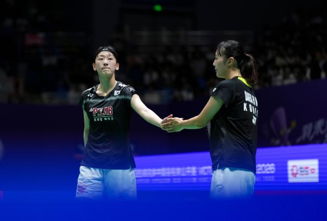 (260725) -- CHANGZHOU, July 25, 2026 (Xinhua) -- Baek Ha Na/Lee So Hee (L) react during the women's doubles semifinal match between Liu Shengshu/Tan Ning of China and Baek Ha Na/Lee So Hee of South Korea at the 2026 China Open badminton tournament in Changzhou, east China's Jiangsu Province, July 25, 2026. (Xinhua/Sun Fei)
