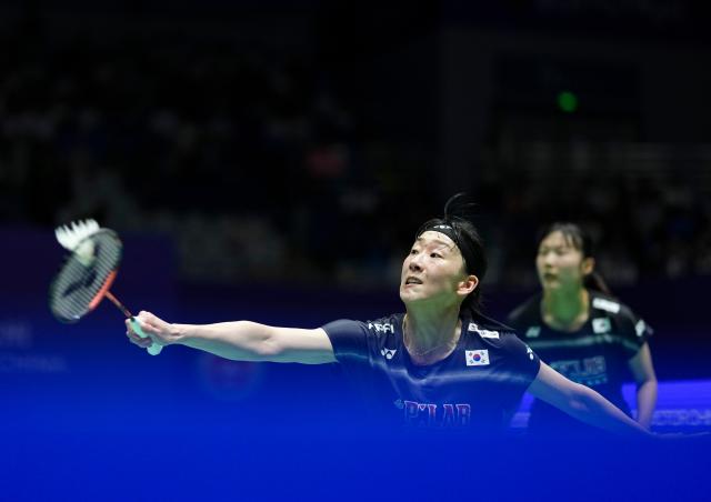 (260725) -- CHANGZHOU, July 25, 2026 (Xinhua) -- Baek Ha Na/Lee So Hee (front) compete during the women's doubles semifinal match between Liu Shengshu/Tan Ning of China and Baek Ha Na/Lee So Hee of South Korea at the 2026 China Open badminton tournament in Changzhou, east China's Jiangsu Province, July 25, 2026. (Xinhua/Sun Fei)