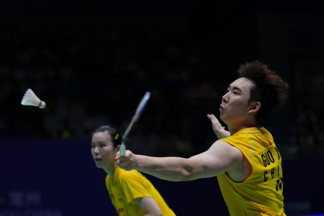(260725) -- CHANGZHOU, July 25, 2026 (Xinhua) -- Guo Xinwa (R)/Chen Fanghui compete during the mixed doubles semifinal match between Guo Xinwa/Chen Fanghui of China and Dechapol Puavaranukroh/Supissara Paewsampran of Thailand at the 2026 China Open badminton tournament in Changzhou, east China's Jiangsu Province, July 25, 2026. (Xinhua/Li Bo)