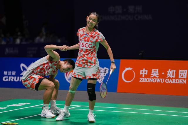 (260725) -- CHANGZHOU, July 25, 2026 (Xinhua) -- Dechapol Puavaranukroh (L)/Supissara Paewsampran react during the mixed doubles semifinal match between Guo Xinwa/Chen Fanghui of China and Dechapol Puavaranukroh/Supissara Paewsampran of Thailand at the 2026 China Open badminton tournament in Changzhou, east China's Jiangsu Province, July 25, 2026. (Xinhua/Li Bo)