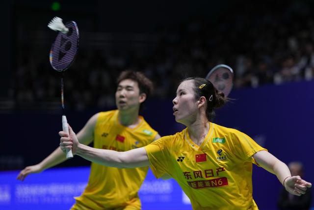 (260725) -- CHANGZHOU, July 25, 2026 (Xinhua) -- Guo Xinwa/Chen Fanghui (R) compete during the mixed doubles semifinal match between Guo Xinwa/Chen Fanghui of China and Dechapol Puavaranukroh/Supissara Paewsampran of Thailand at the 2026 China Open badminton tournament in Changzhou, east China's Jiangsu Province, July 25, 2026. (Xinhua/Li Bo)