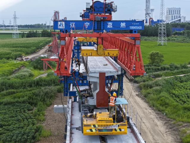 (260725) -- JIAMUSI, July 25, 2026 (Xinhua) -- A drone photo taken on July 23, 2026 shows staff members working at the construction site of the Tongjiang super major bridge in northeast China's Heilongjiang Province. The beam erection work of the 10,435-meter Tongjiang super major bridge, which is part of the capacity expansion and upgrading project for the Jiamusi-Tongjiang Railway, was successfully completed on Saturday. 
   Upon completion, the 258-kilometer-long railway will boost the transport capacity of Tongjiang port, a key gateway along the eastern route of the China-Europe freight train service. (Xinhua/Wang Song)
