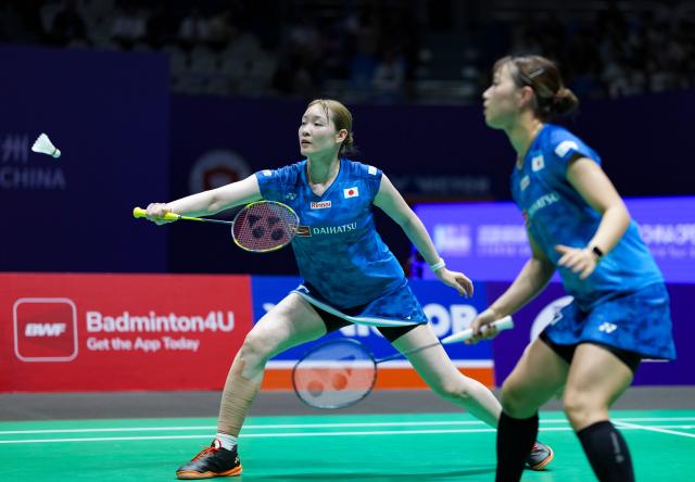 (260725) -- CHANGZHOU, July 25, 2026 (Xinhua) -- Fukushima Yuki/Matsumoto Mayu (L) compete during the women's doubles semifinal match between Li Yijing/Luo Xumin of China and Fukushima Yuki/Matsumoto Mayu of Japan at the China Open 2026 badminton tournament in Changzhou, east China's Jiangsu Province, July 25, 2026. (Xinhua/Sun Fei)