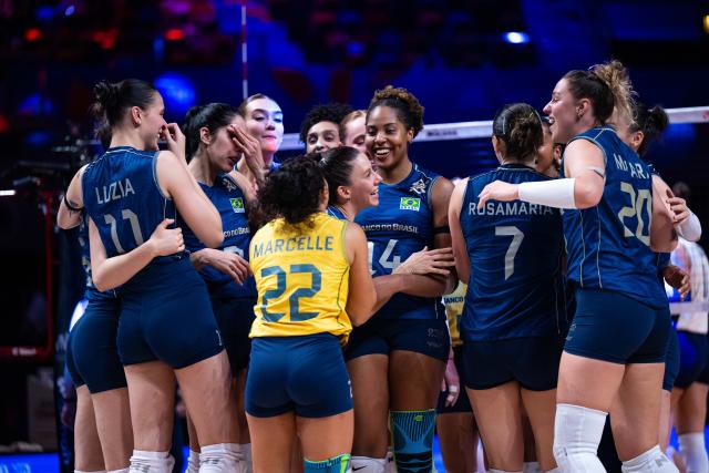 (260725) -- MACAO, July 25, 2026 (Xinhua) -- Players of Brazil celebrate after winning the semifinal match between Brazil and Italy at the Women's Volleyball Nations League (VNL) 2026 Finals in Macao, south China, July 25, 2026. (Xinhua/Cheong Kam Ka)