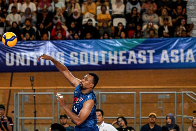 (260725) -- JAKARTA, July 25, 2026 (Xinhua) -- Napadet Bhinijdee of Thailand spikes the ball during the semifinal match between Cambodia and Thailand in the Second Leg of the Men's SEA Volleyball Cup 2026 in Jakarta, Indonesia, July 25, 2026. (Xinhua/Agung Kuncahya B.)